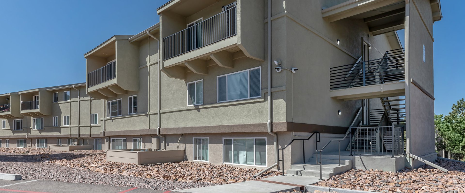 exterior view of apartment building at Stone Canyon in Colorado Springs